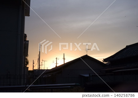東大阪某住宅區的日落 東大阪某住宅區的日落 140258786