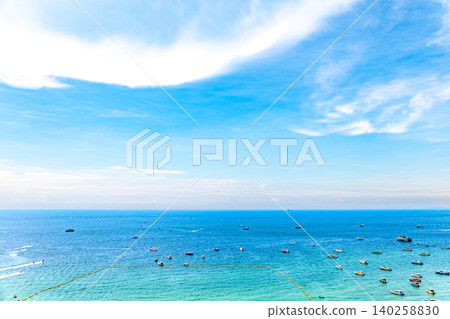 藍天碧海的景色。 藍天碧海的景色。 140258830