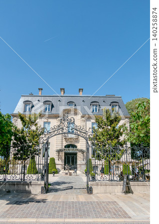Mansion of Champagne de Venoge on Avenue de Champagne in Epernay, France 140258874