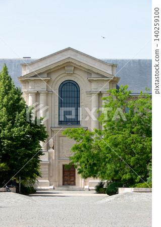 Neoclassical facade of the Palais de Justice in Reims, France 140259100