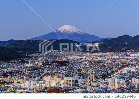 The city of Hadano and snow-covered Mount Fuji as dawn breaks. The city of Hadano and snow-covered Mount Fuji as dawn breaks. 140259440