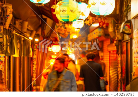 Omoide Yokocho, a bar district in front of Shinjuku Station in Tokyo, is overflowing with foreign tourists. (2026) Omoide Yokocho, a bar district in front of Shinjuku Station in Tokyo, is overflowing with foreign tourists. (2026) 140259785
