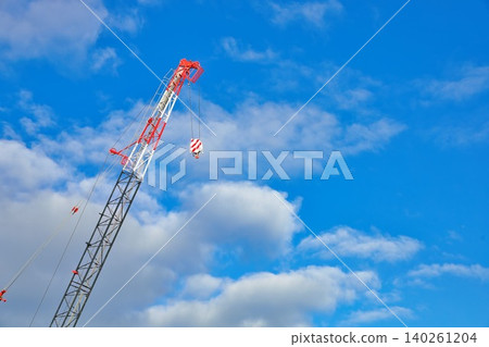 Crane With Cloudy Copy Space Crane With Cloudy Copy Space 140261204