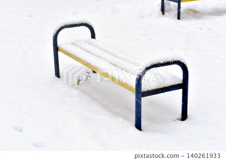 Winter. Bench in the snow 140261933