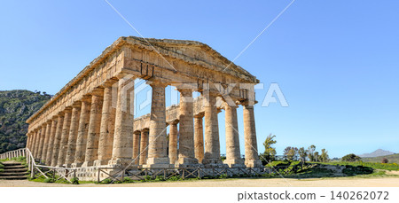 Image of Segesta temple in a clear sunny day at Sicily 140262072