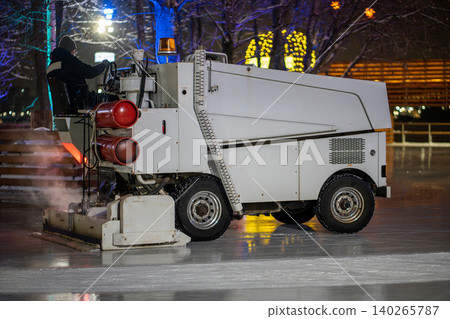 Ice rink resurfacer vehicle resurface machine outdoor Ice rink resurfacer vehicle resurface machine outdoor 140265787
