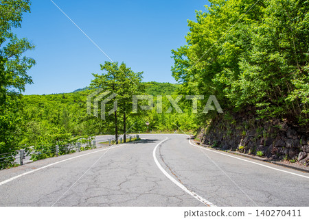 The refreshing mountain road "Norikura Echo Line" in the season of fresh greenery (Matsumoto City, Nagano Prefecture) The refreshing mountain road "Norikura Echo Line" in the season of fresh greenery (Matsumoto City, Nagano Prefecture) 140270411