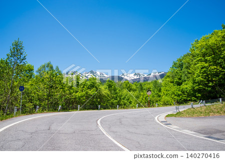 春暖花開的季節,清爽宜人的山路「乘鞍迴聲線」(長野縣松本市) 春暖花開的季節,清爽宜人的山路「乘鞍迴聲線」(長野縣松本市) 140270416