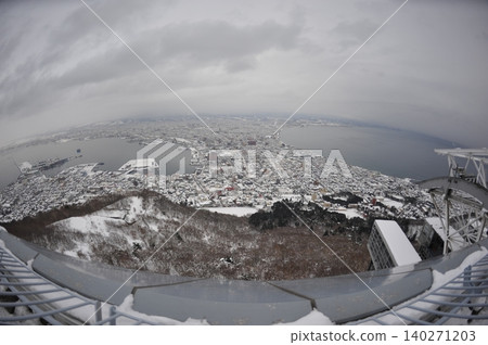 Winter cityscape of Hakodate as seen from the Hakodateyama Ropeway Winter cityscape of Hakodate as seen from the Hakodateyama Ropeway 140271203