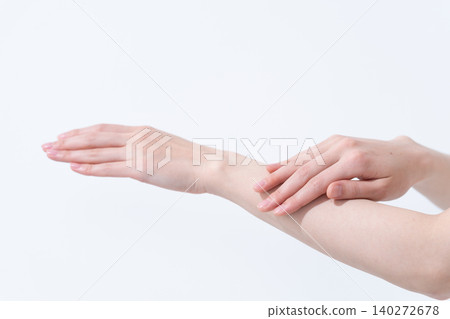 Female hand Female hand 140272678