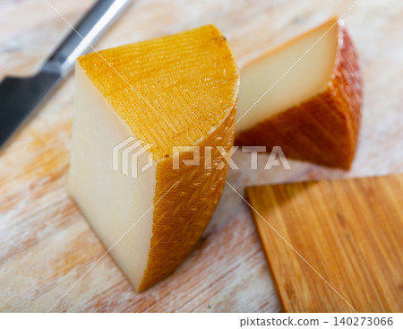 Sliced spanish artisanal semi hard cow milk cheese Sliced spanish artisanal semi hard cow milk cheese 140273066