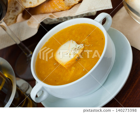 Pumpkin and carrot puree Pumpkin and carrot puree 140273398