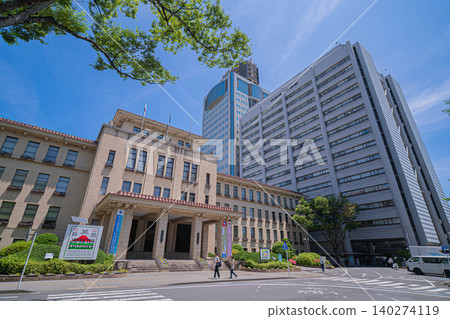 The Shizuoka Prefectural Government Main Building and Annex/East Building: A beautiful view of the government buildings against the blue sky [9-6 Otemachi, Aoi-ku, Shizuoka City, Shizuoka Prefecture] 140274119