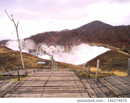 2004年11月噴發後的有珠山 2004年11月噴發後的有珠山 140274678