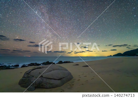 屋久島永田稻中濱的銀河星空、海龜築巢地(春季) 屋久島永田稻中濱的銀河星空、海龜築巢地(春季) 140274713