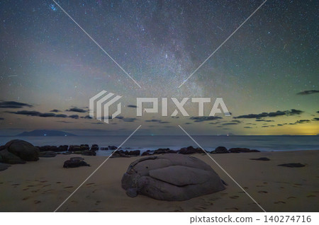 屋久島永田稻中濱的銀河星空、海龜築巢地(春季) 屋久島永田稻中濱的銀河星空、海龜築巢地(春季) 140274716