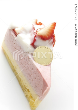Strawberry mousse cake and cream Strawberry mousse cake and cream 140274971