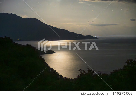 Night view of the East China Sea, Yakushima Island where gods reside (Autumn) Night view of the East China Sea, Yakushima Island where gods reside (Autumn) 140275005
