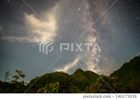 The Milky Way starry landscape of Yakushima, where gods reside (Autumn) The Milky Way starry landscape of Yakushima, where gods reside (Autumn) 140275038