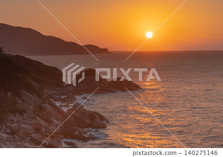 The setting sun, the evening scenery, Yakushima Island where gods reside (Autumn) The setting sun, the evening scenery, Yakushima Island where gods reside (Autumn) 140275146