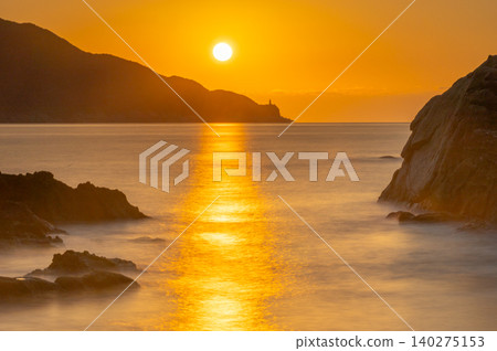 The setting sun, the evening scenery, Yakushima Island where gods reside (Autumn) 140275153