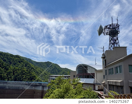 A straight rainbow (circumhorizontal arc) appeared above the radio tower at Yagisawa Dam. A straight rainbow (circumhorizontal arc) appeared above the radio tower at Yagisawa Dam. 140275267