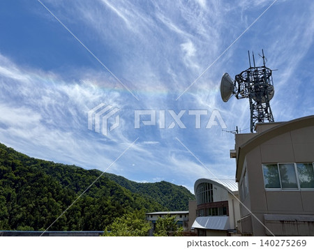 A straight rainbow (circumhorizontal arc) appeared above the radio tower at Yagisawa Dam. A straight rainbow (circumhorizontal arc) appeared above the radio tower at Yagisawa Dam. 140275269