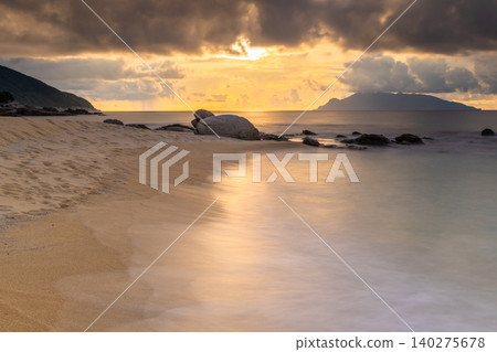 屋久島永田稻中濱的海龜築巢地,夜景(秋季) 屋久島永田稻中濱的海龜築巢地,夜景(秋季) 140275678