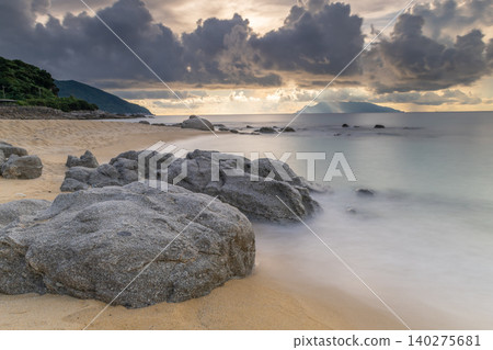 屋久島永田稻中濱的海龜築巢地,夜景(秋季) 屋久島永田稻中濱的海龜築巢地,夜景(秋季) 140275681