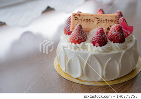 窗邊的草莓生日蛋糕 140275755