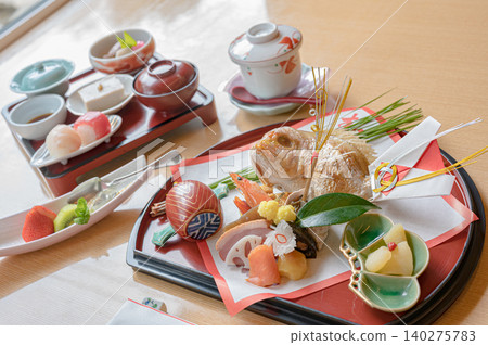 Kaiseki cuisine featuring whole sea bream 140275783