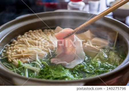 Steaming hot pot and pork shabu-shabu Steaming hot pot and pork shabu-shabu 140275796