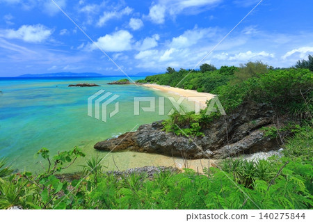 [Okinawa Prefecture] Kannon Beach as seen from Ryukyu Kannon Cape on a sunny day (Ishigaki Island) 140275844