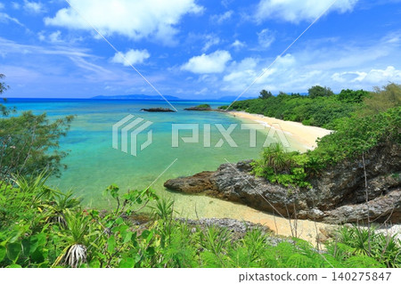 [Okinawa Prefecture] Kannon Beach as seen from Ryukyu Kannon Cape on a sunny day (Ishigaki Island) 140275847