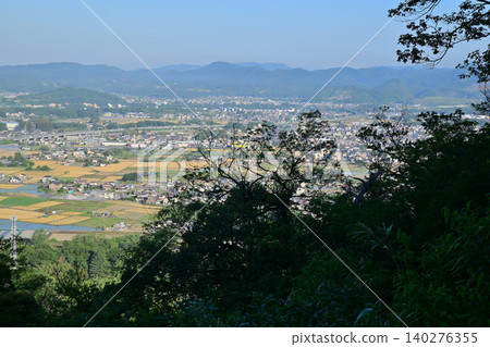 從栃木縣佐野市唐澤山城遺址眺望城市景色 從栃木縣佐野市唐澤山城遺址眺望城市景色 140276355