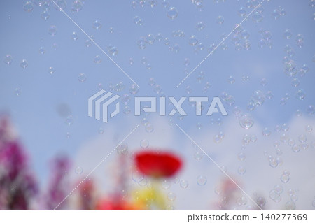 Background material of soap bubbles floating in the sky 140277369