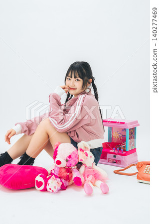 Fashion portrait of young woman Fashion portrait of young woman 140277469