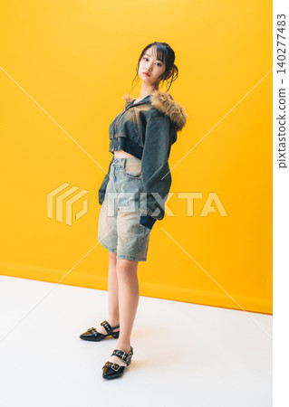 Fashion portrait of young woman Fashion portrait of young woman 140277483