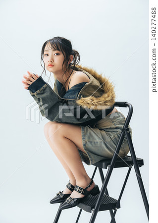 Fashion portrait of young woman 140277488