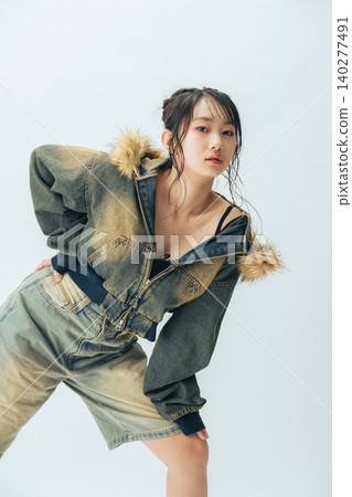 Fashion portrait of young woman Fashion portrait of young woman 140277491