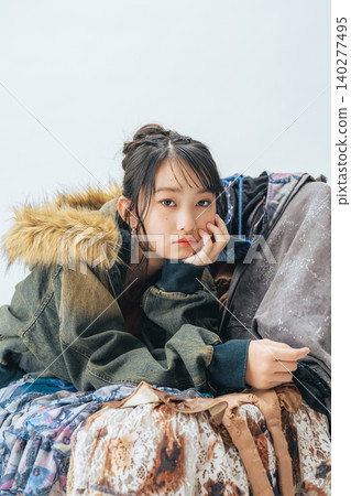 時尚的年輕女子肖像 140277495