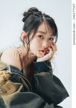 Fashion portrait of young woman Fashion portrait of young woman 140277507