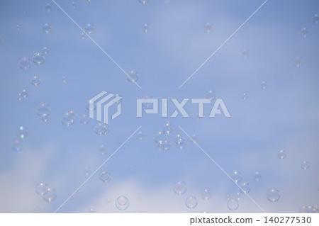 Background material of soap bubbles floating in the sky 140277530