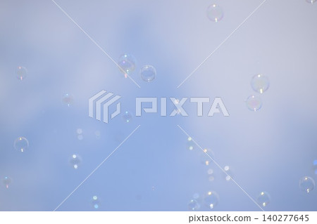 空中漂浮的肥皂泡作為背景素材 140277645