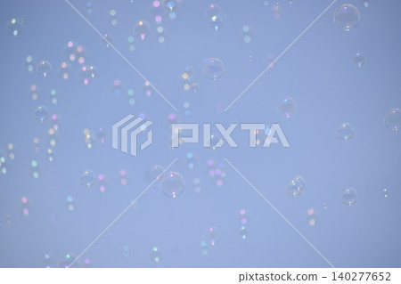 Background material of soap bubbles floating in the sky Background material of soap bubbles floating in the sky 140277652