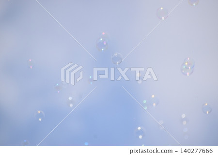 空中漂浮的肥皂泡作為背景素材 空中漂浮的肥皂泡作為背景素材 140277666