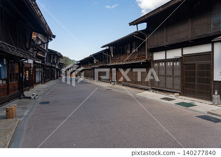 奈良井宿是中山道上最長的驛站城鎮,至今仍保留著歷史的痕跡。 奈良井宿是中山道上最長的驛站城鎮,至今仍保留著歷史的痕跡。 140277840