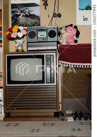 Small but warm, the living room of the Showa era 140277945