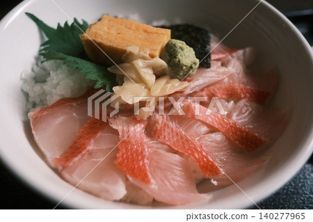 Golden snapper sashimi rice bowl Golden snapper sashimi rice bowl 140277965