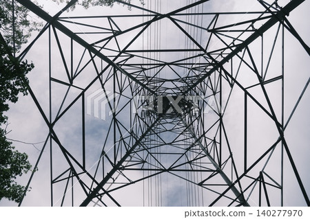 鶴阿爾卑斯山脈的輸電塔 鶴阿爾卑斯山脈的輸電塔 140277970